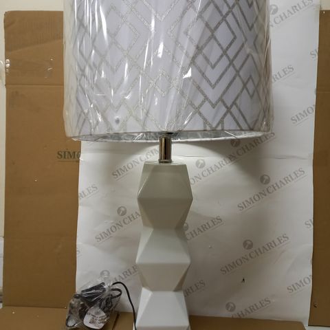 WHITE TEXTURED GEOMETRIC LAMP 