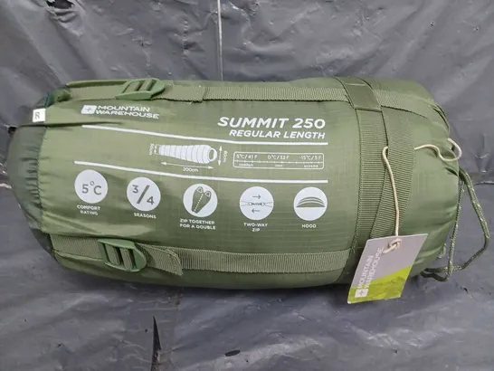 MOUNTAIN WAREHOUSE SUMMIT 250 SLEEPING BAG IN KHAKI