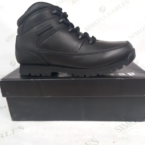 BOXED PAIR OF FIRETRAP RHINO BOOTS IN BLACK UK SIZE 7.5