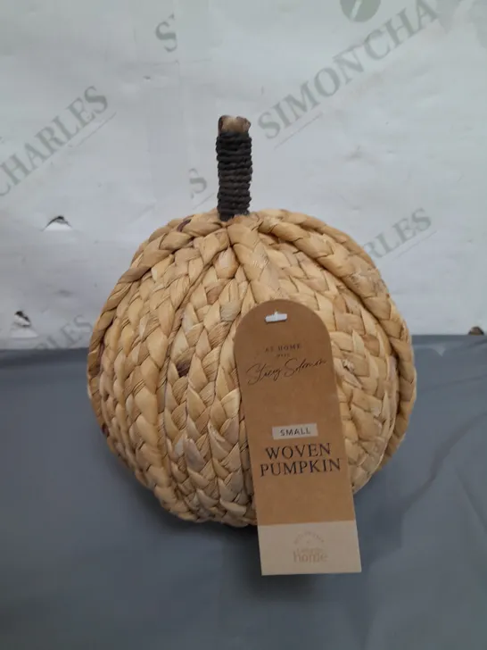 BOX OF APPROXIMATELY 20 SMALL WOVEN PUMPKIN 