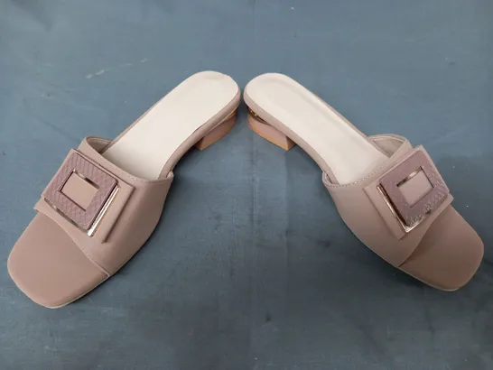 BOXED PAIR OF DESIGNER OPEN TOE LOW HEEL SANDALS IN NUDE EU SIZE 40