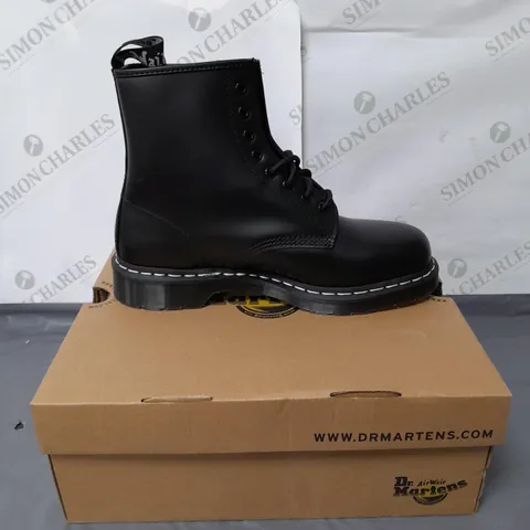 DR MARTENS UNISEX BLACK LACE UP BOOTS SIZE 9