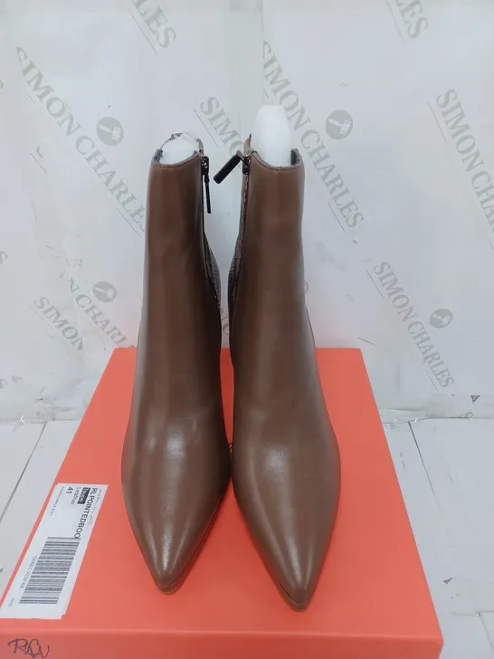 BOXED PAIR OF RUTH LANGSFORD PLATFORM LEATHER ANKLE BOOTS IN TAUPE LEATHER SIZE 8