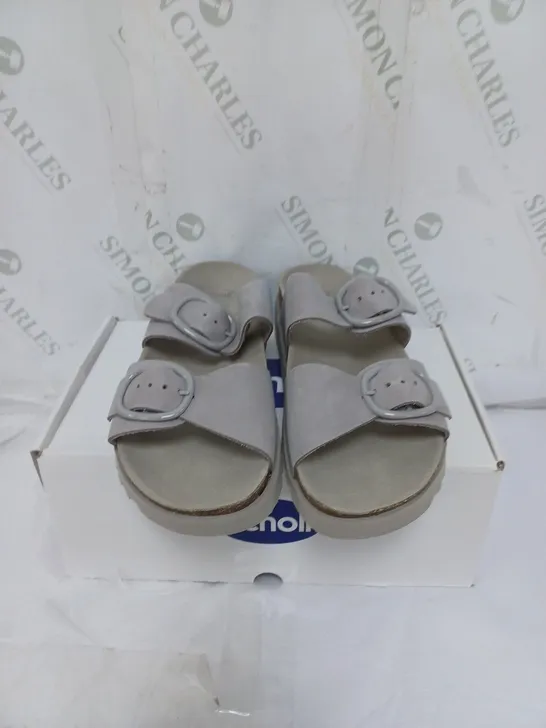 BOXED SCHOLL SOFTSTEP LADIES SANDALS BUCKLE FASTENING SIZE 7 GREY