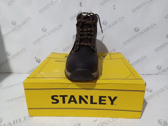 BOXED PAIR OF STANLEY TRADESMAN SAFETY BOOTS IN BLACK UK SIZE 10