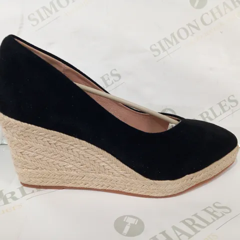 BOXED PAIR OF DESIGNER SLIP-ON WEDGE SHOES IN BLACK SIZE UNSPECIFIED