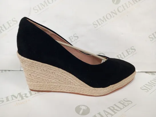 BOXED PAIR OF DESIGNER SLIP-ON WEDGE SHOES IN BLACK SIZE UNSPECIFIED