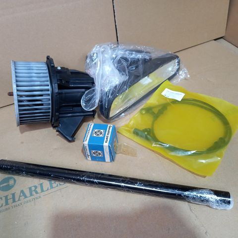 LOT OF APPROXIMATELY 5 ASSORTED VEHICLE PARTS/ITEMS TO INCLUDE REAR VIEW MIRROR, ABS SPEED SENSOR, HEATER MOTOR, ETC
