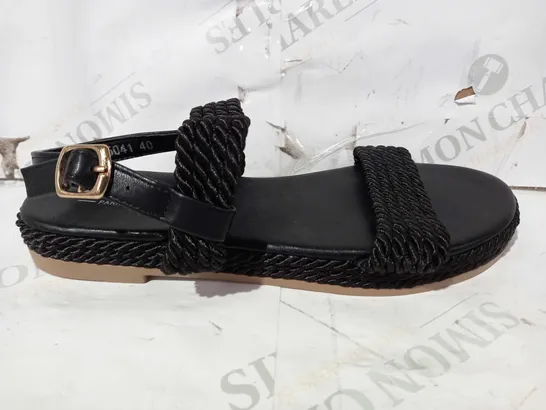 BOXED PAIR OF CM PARIS SLING BACK ROPE DETAIL FLATFORM SANDALS IN BLACK EU SIZE 40