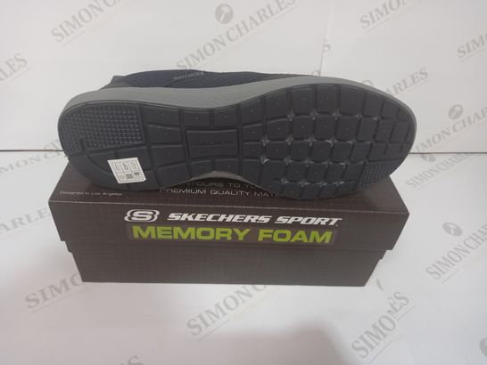 BOXED PAIR OF SKECHERS FOOTWEAR IN NAVY/GREY UK SIZE 9