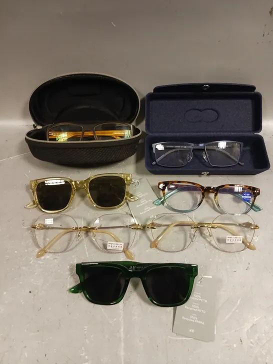 APPROXIMATELY 20 ASSORTED GLASSES/SUNGLASSES IN VARIOUS DESIGNS 