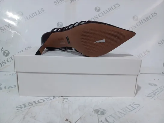 BOXED PAIR OF REISS DAPHNE SLINGBACK HEELS IN POMEGRANATE SIZE 6