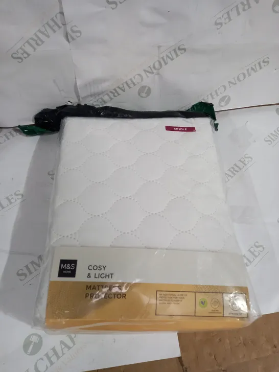 M&S COSY & LIGHT MATTRESS PROTECTOR 