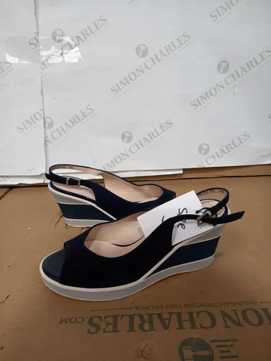 PETER KAISER BLUE PATTERNED WEDGES SIZE 3