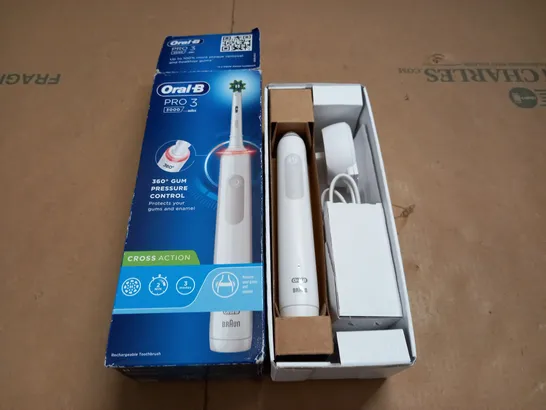 BOXED ORAL-B PRO 3 3000 ELECTRIC TOOTHBRUSH