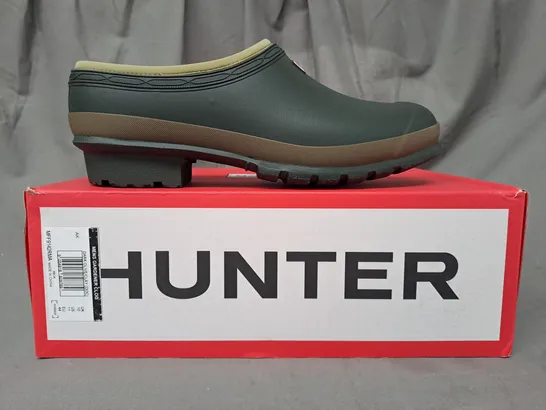 BOXED PAIR OF HUNTER MENS GARDENING CLOGS IN GREEN UK SIZE 10