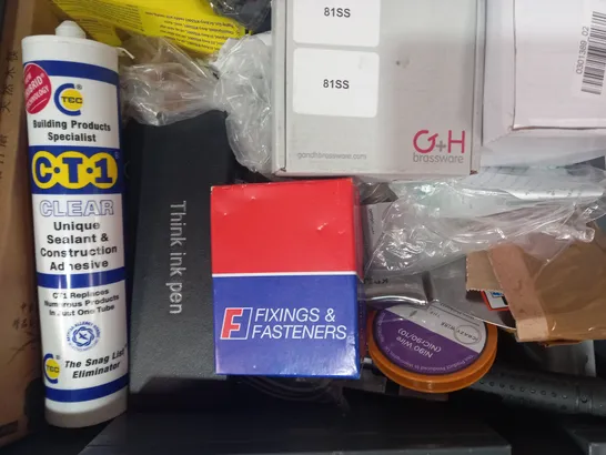 LOT OF APPROXIMATELY 10 ASSORTED HOUSEHOLD ITEMS TO INCLUDE UNIQUE SEALANT & CONSTRUCTION ADHESIVE, THINK INK PEN, FIXINGS & FASTENERS, ETC