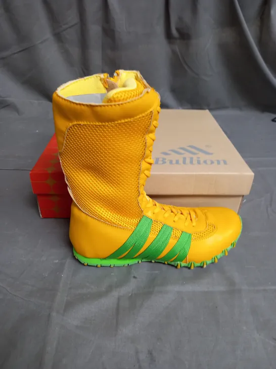 BOX OF 12 PAIRS OF BUILLON BOOTS IN YELLOW/GREEN - VARIOUS SIZES