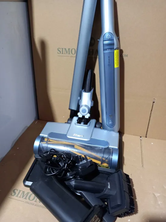 SHARK 2IN1 VACUUM BLUE