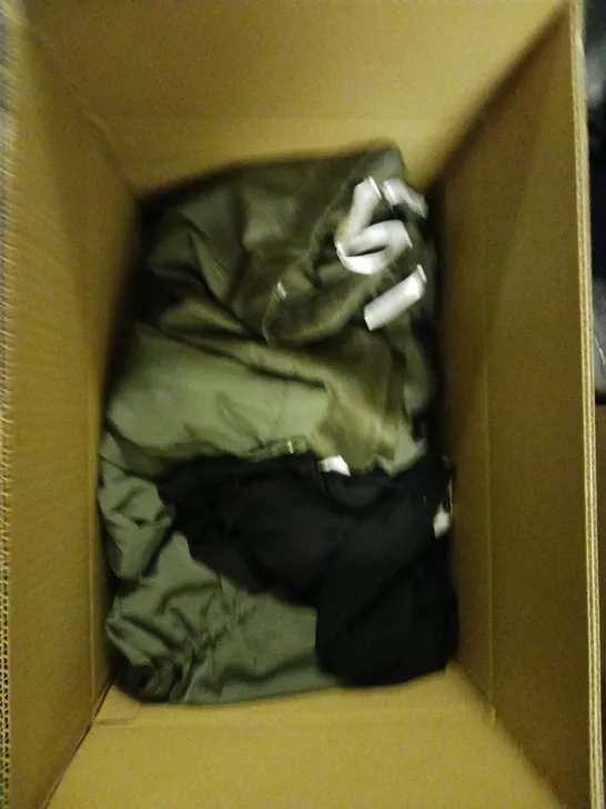 BOX OF APPROXIMATELY 10 ASSORTED CLOTHING AND FASHION ITEMS IN VARIOUS STYLES, SIZES, AND COLOURS / COLLECTION ONLY 