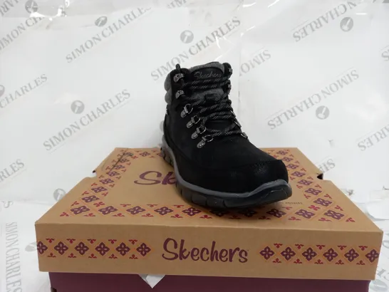 BOXED PAIR OF SKECHERS SYNERGY WARM BOOTS, BLACK - SIZE 5