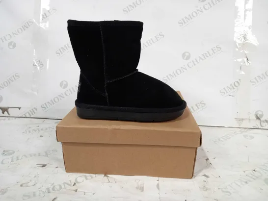 BOXED PAIR OF UGG ANKLE BOOTS IN BLACK EU SIZE 30