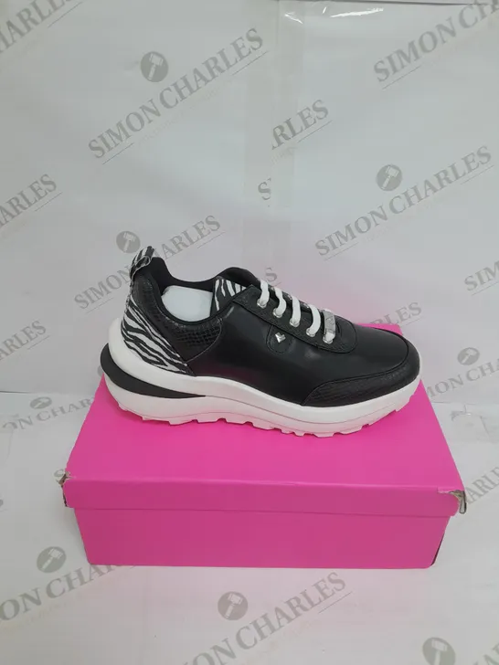 DANNII MINOGUE LATTE LOVERS TRAINER SIZE 8 