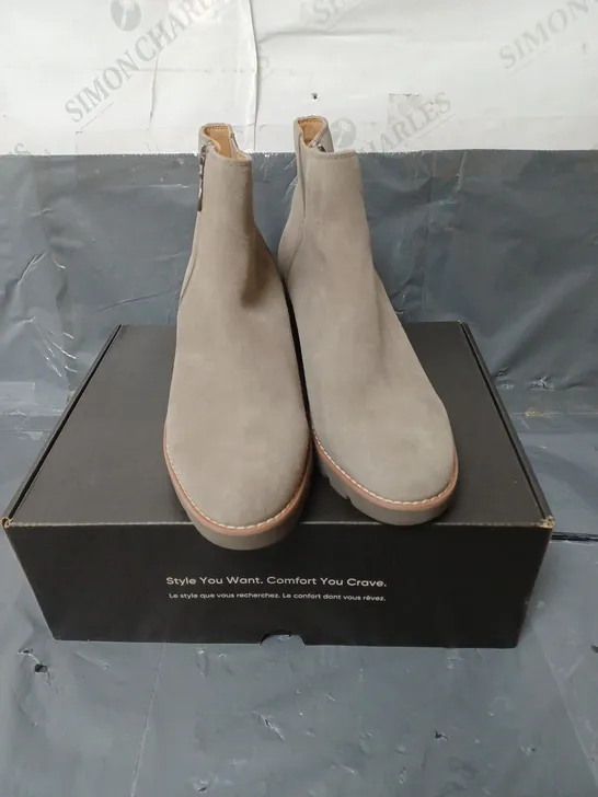 VIONIC SUEDE ANKLE BOOTS FAWN SIZE 6