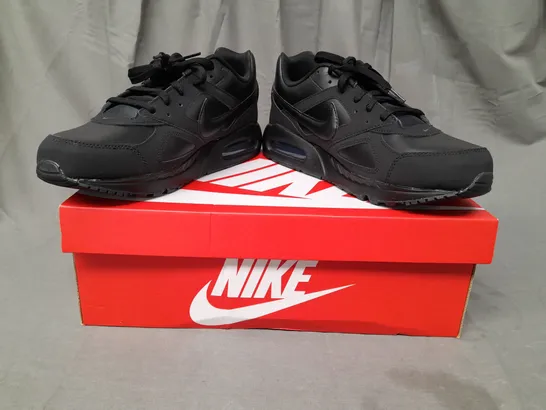 BOXED PAIR OF NIKE AIR MAX SHOES IN BLACK UK SIZE 10.5