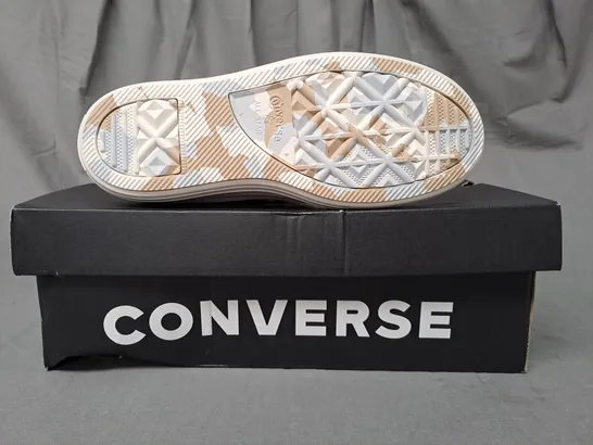 BOXED PAIR OF CONVERSE SHOES IN BEACH STONE UK SIZE 6