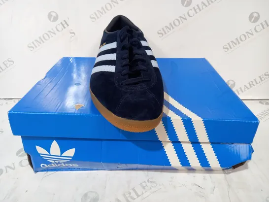 BOXED PAIR OF ADIDAS BERLIN SHOES IN NAVY/BLUE UK SIZE 10