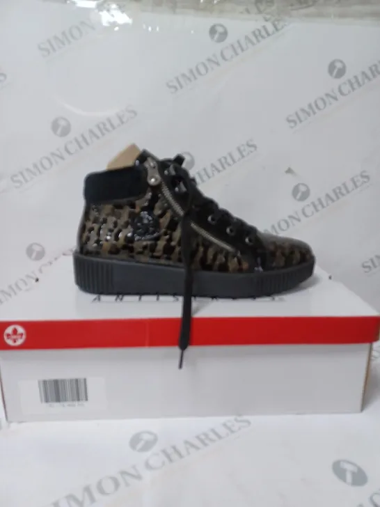 RIEKER FLEECE LINING BLACK PATENT/BRONZE SIDE ZIP TRAINER BOOTS - SIZE UK 5