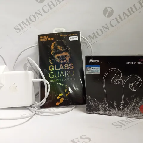 LOT OF APPROXIMATELY 25 ASSORTED PHONE ACCESSORIES AND ELECTRICALS TO INCLUDE APPLE LIGHTNING CONNECTOR CHARGER, GLASS GUARD TEMPERED GLASS FILM, WATERPROOF SWIMMING SPORT HEADPHONES, ETC