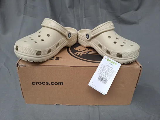 BOXED PAIR OF CROCS CLASSIC CLOGS IN BONE UK SIZE M4/W5