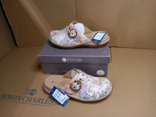 BOXED PAIR OF PAVERS BEIGE FLORAL BACKLESS SHOES -SIZE 7