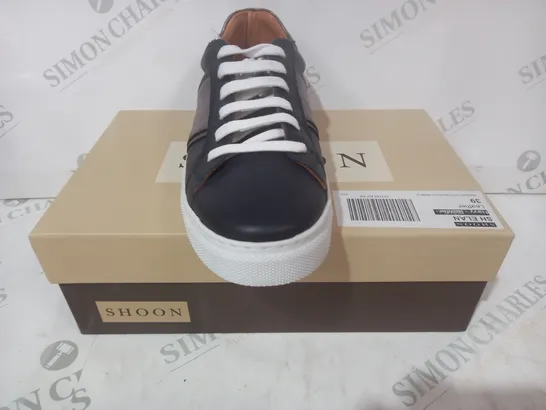 BOXED PAIR OF SHOON LACE UP TRAINERS IN NAVY/METALLIC PEWTER SIZE 6