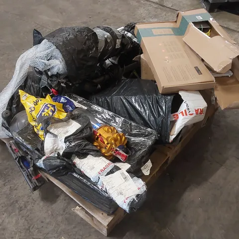 PALLET OF ASSORTED HOUSEHOLD ITEMS AND VACUUM CLEANER PARTS