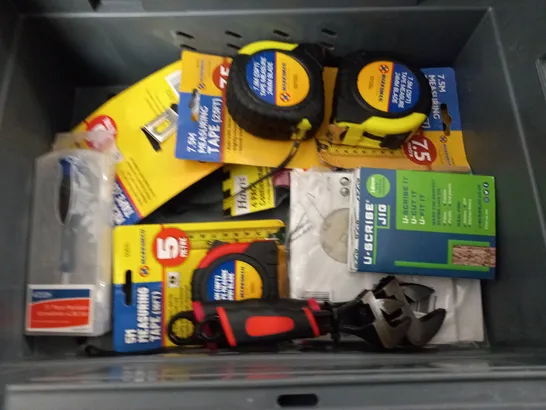 LOT OF ASSORTED TOOLS AND DIY ITEMS TO INCLUDE DRILL BITS, SPANNERS AND REVOLVING PUNCH PLIERS