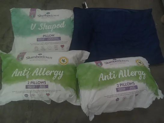 PALLET OF 4 BOXES CONTAINING PILLOWS & BEDDING