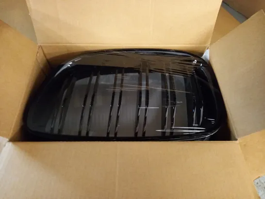 BOXED PAIR OF VEHICLE GRILLS