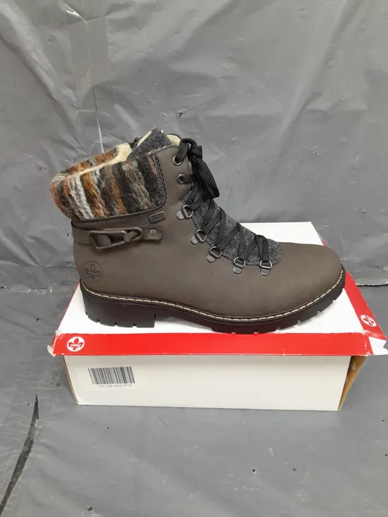 BOXED PAIR OF RIEKER LINED BOOTS IN GREY SIZE 39