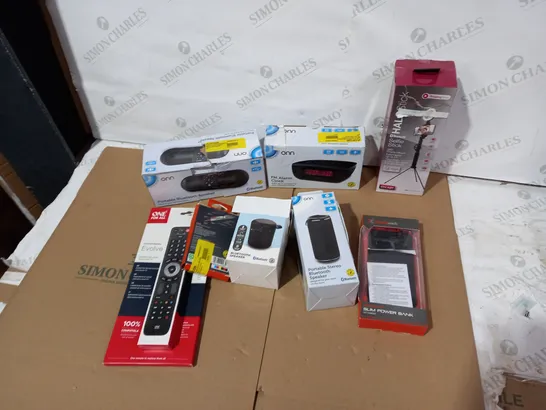 LOT OF APPROXIMATELY 20 ASSORTED ELECTRICAL ITEMS TO INCLUDE ONN ALARM CLOCK, ONE FOR ALL REMOTE, BLACKWEB POWERBANK ETC