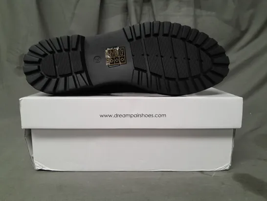 BOXED PAIR OF DREAM PAIRS LACE UP SHOES IN BLACK UK SIZE 6