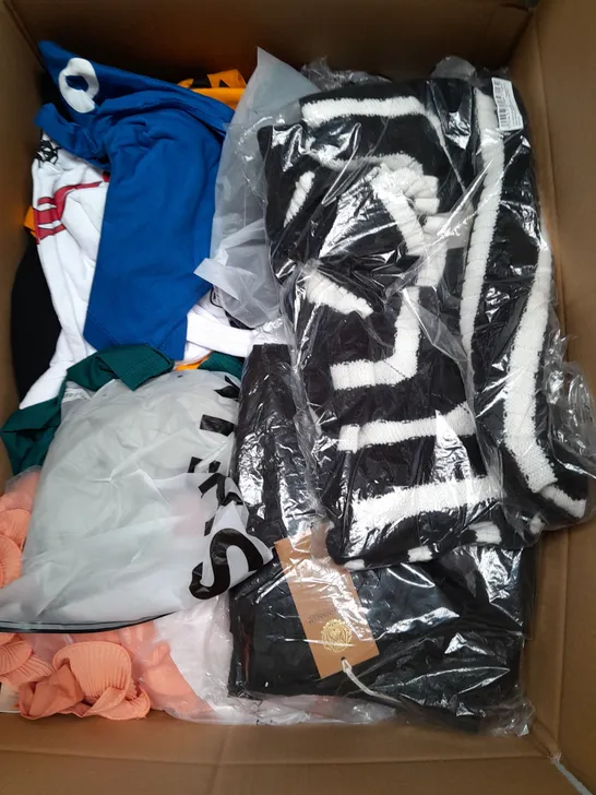 BOX OF APPROXIMATELY 25 ASSORTED CLOTHING ITEMS TO INCLUDE - HOODIE , TANK TOP , T-SHIRT ETC