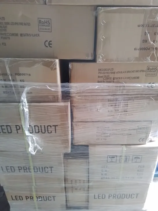 PALLET OF APPROXIMATELY 37 MULTI PACK ECOMLITE BOXES TO INCLUDE - 40 DEGREE 3000K LED IP65 FIRE RATED DOWNLIGHT , LED DOWNLIGHT DIMMABLE 60° - COLLECTION ONLY 