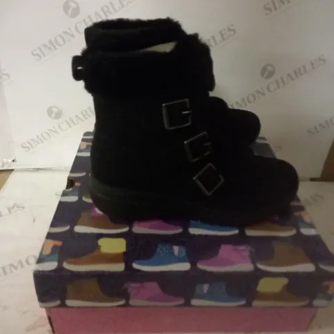 SKETHERS GLACIAL BOOT BLACK SIZE 4