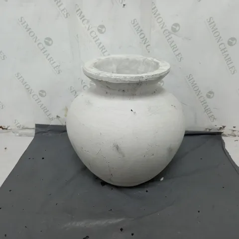 BOXED DARCY ANTIQUE WHITE VASE 