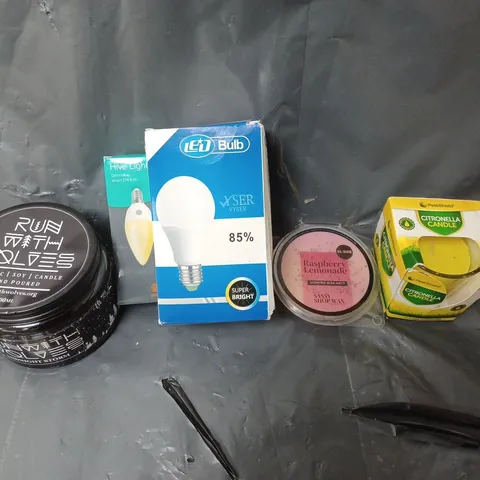 BOX OF APPROXIMATELY 15 ASSORTED ITEMS TO INCLUDE - CITRONELLA CANDLE , LED BULB , SASSY SHOP WAX RASPBERRY LEMONADE ETC