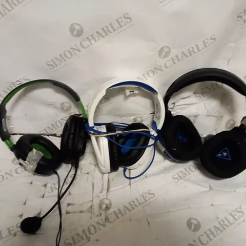 LOT OF APPROXIMATELY 20 LOOSE GAMING HEADSETS OF VARYING MODELS AND MAKES SUCH AS TURTLE BEACH, STEELSERIES, RAZER, ETC