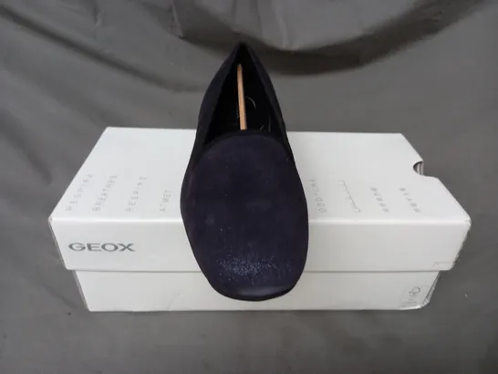 BOXED PAIR OF GEOX SLIP-ON SHOES IN DARK NAVY UK SIZE 6.5